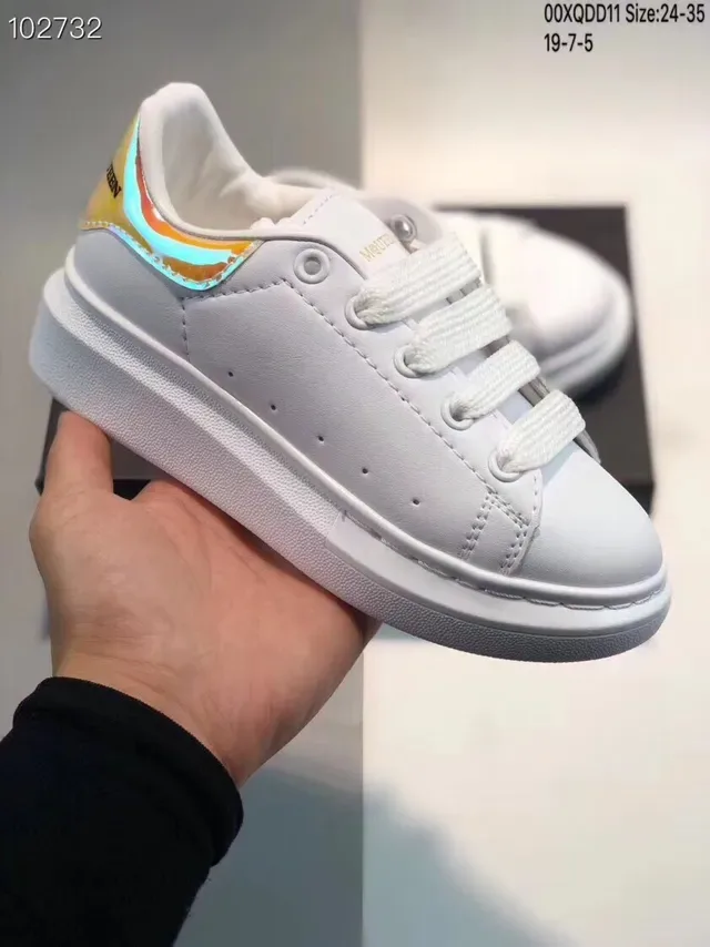 Alexander McQueen ওভারসাইজড স্নিকার সাদা ও লাল প্ল্যাটফর্ম সোল পারফোরেটেড টো বক্স লাইফস্টাইল স্নিকার 8