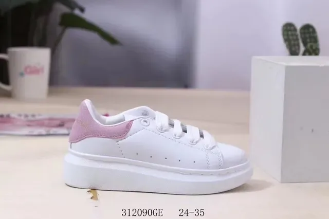 Alexander McQueen ওভারসাইজড স্নিকার সাদা ও লাল প্ল্যাটফর্ম সোল পারফোরেটেড টো বক্স লাইফস্টাইল স্নিকার 9