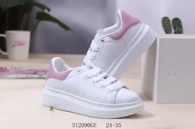 Alexander McQueen ওভারসাইজড স্নিকার সাদা ও লাল প্ল্যাটফর্ম সোল পারফোরেটেড টো বক্স লাইফস্টাইল স্নিকার 10