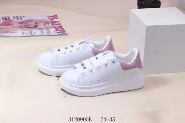 Alexander McQueen ওভারসাইজড স্নিকার সাদা ও লাল প্ল্যাটফর্ম সোল পারফোরেটেড টো বক্স লাইফস্টাইল স্নিকার 11