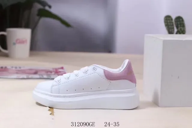 Alexander McQueen ওভারসাইজড স্নিকার সাদা ও লাল প্ল্যাটফর্ম সোল পারফোরেটেড টো বক্স লাইফস্টাইল স্নিকার 12