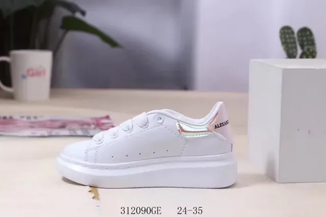 Alexander McQueen ওভারসাইজড স্নিকার সাদা ও লাল প্ল্যাটফর্ম সোল পারফোরেটেড টো বক্স লাইফস্টাইল স্নিকার 16
