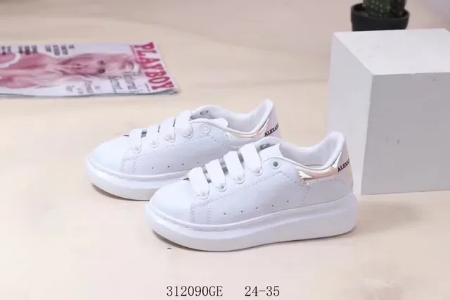 Alexander McQueen ওভারসাইজড স্নিকার সাদা ও লাল প্ল্যাটফর্ম সোল পারফোরেটেড টো বক্স লাইফস্টাইল স্নিকার 17