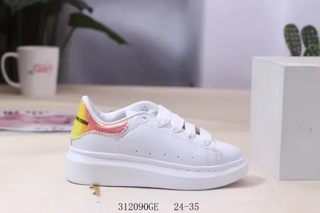 Alexander McQueen ওভারসাইজড স্নিকার সাদা ও লাল প্ল্যাটফর্ম সোল পারফোরেটেড টো বক্স লাইফস্টাইল স্নিকার 18