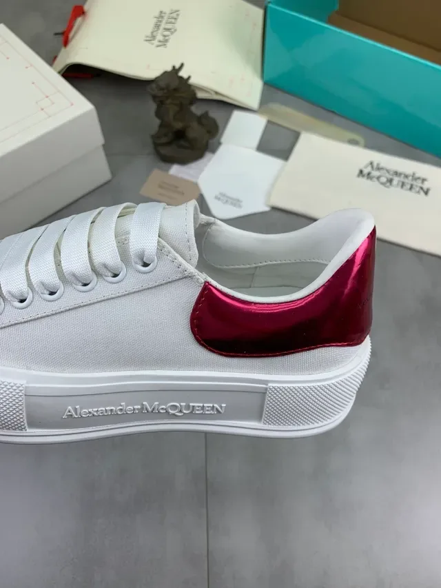 Alexander McQueen Blanc Rose Semelle Grande Étiquette Talon Métallique Sneakers Lifestyle 4