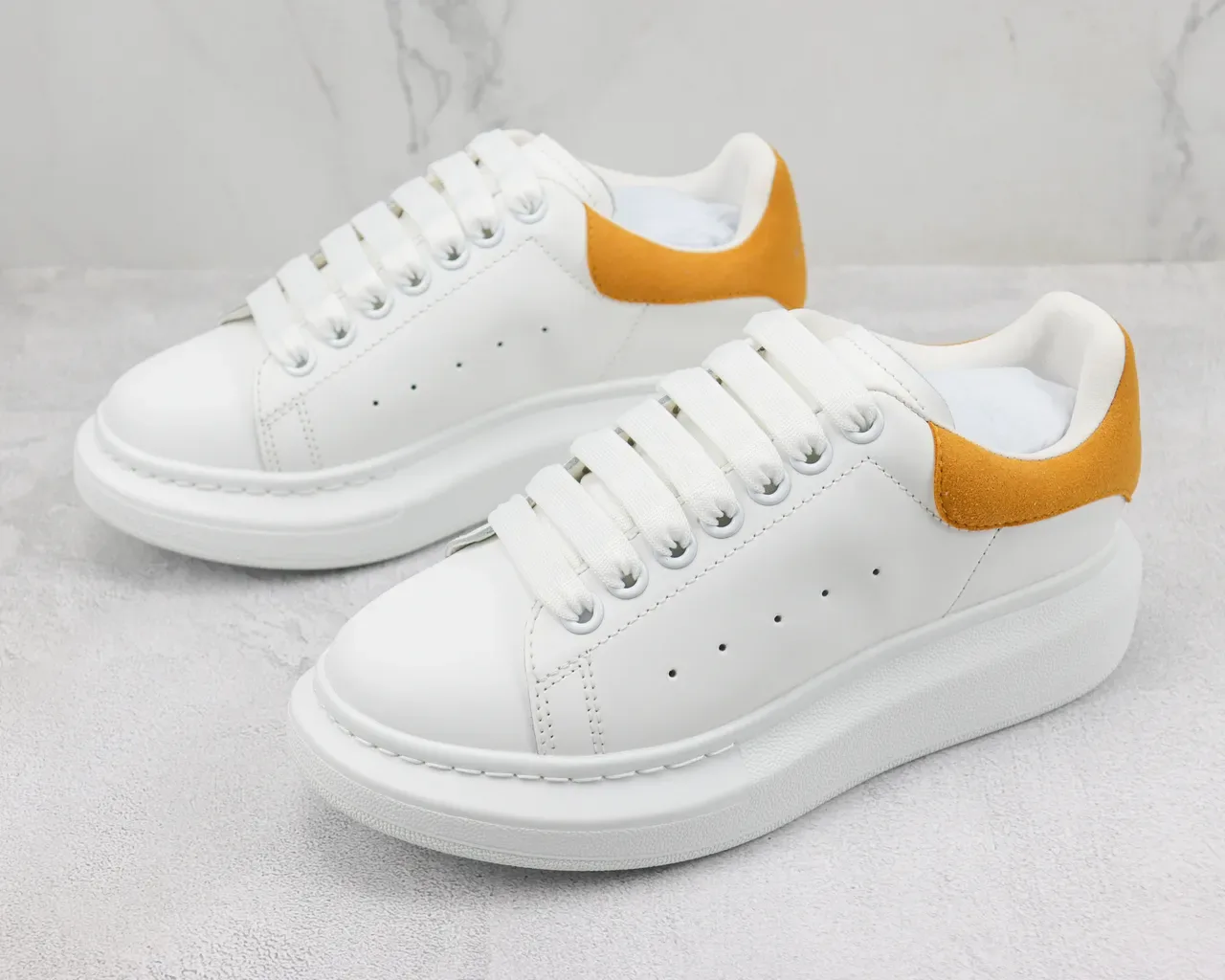 Alexander McQueen أبيض أصفر كعب oversized جلد ناعم علوي حذاء أسلوب حياة 4