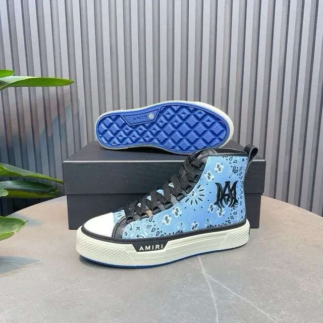 Amiri Skel Top Chaussures lifestyle bleu clair imprimé Bandana 5