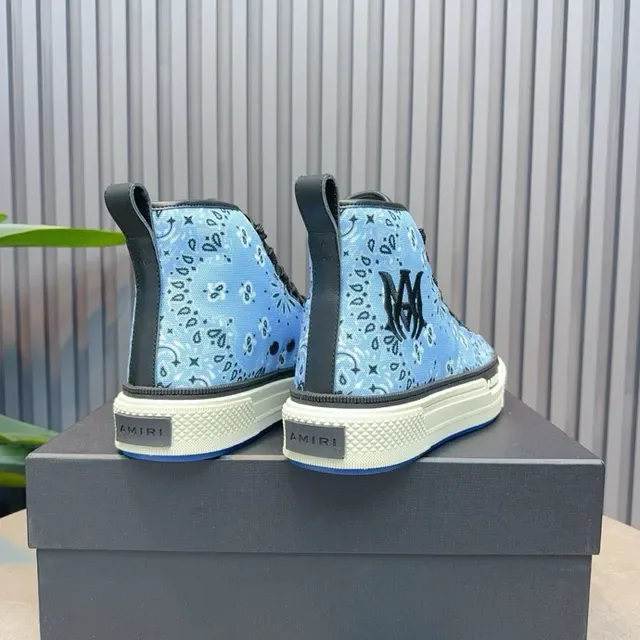 Amiri Skel Top Chaussures lifestyle bleu clair imprimé Bandana 6
