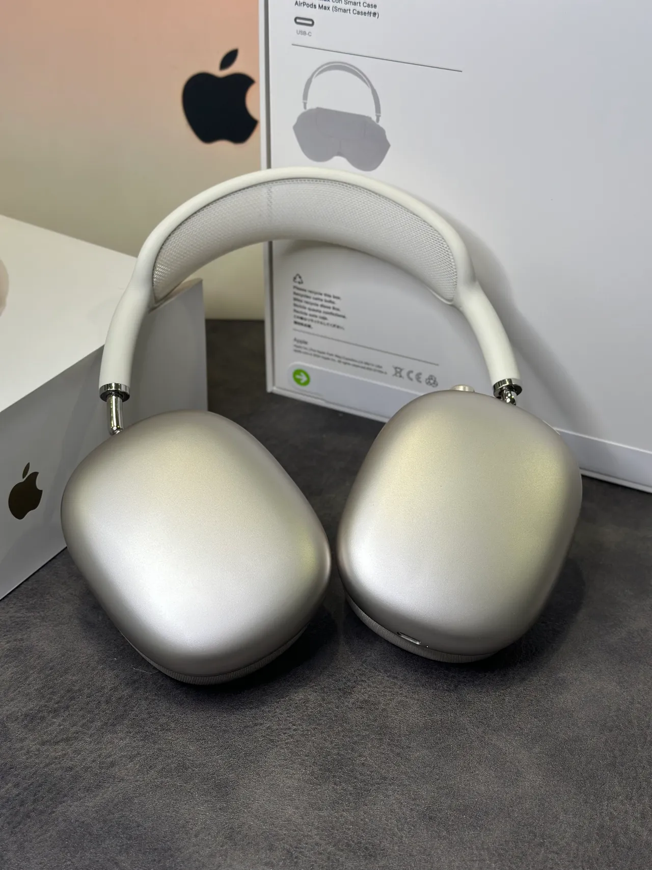 Apple AirPods Max White Over-Ear Headphones 6