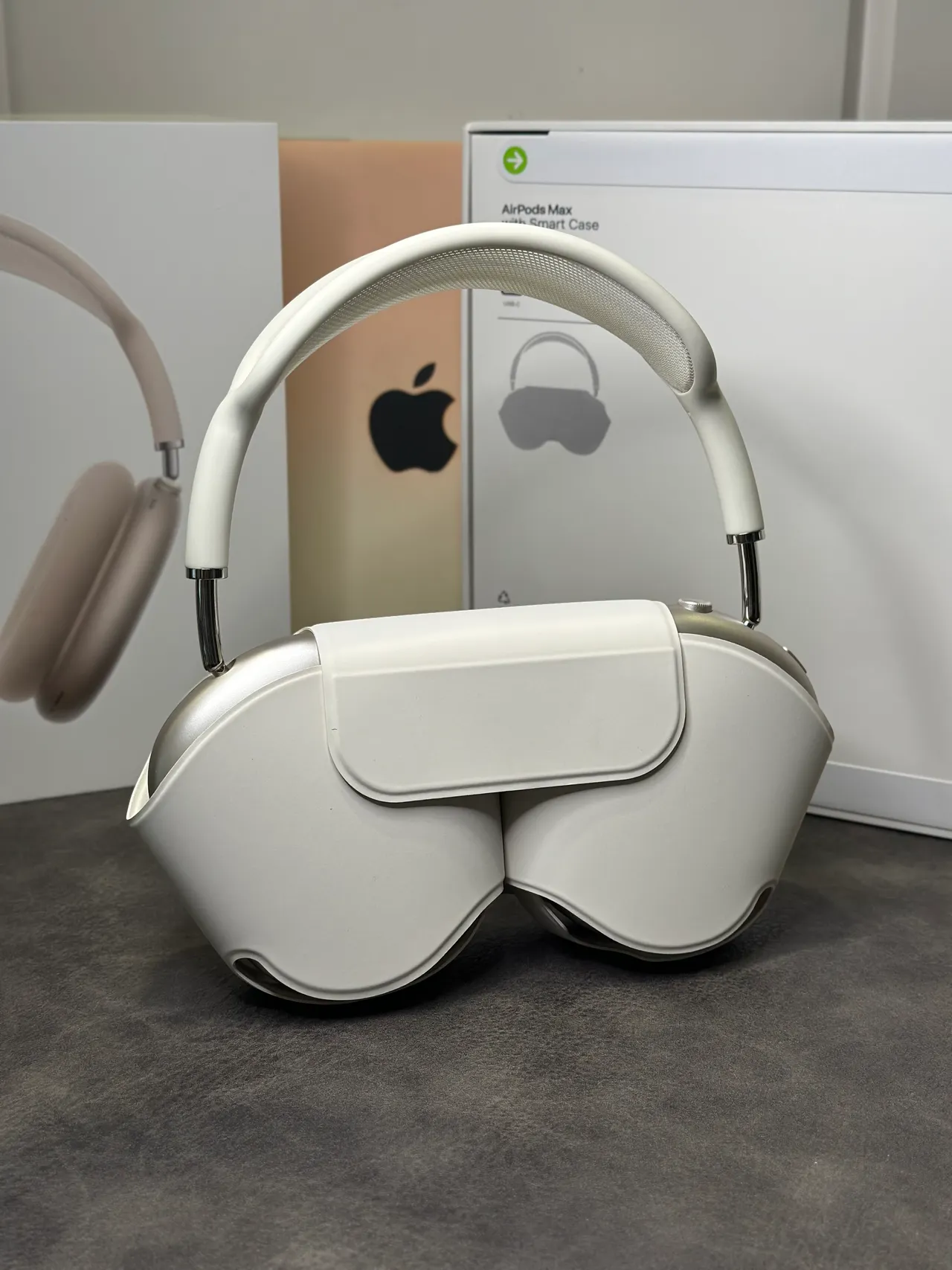 Apple AirPods Max White Over-Ear Headphones 7