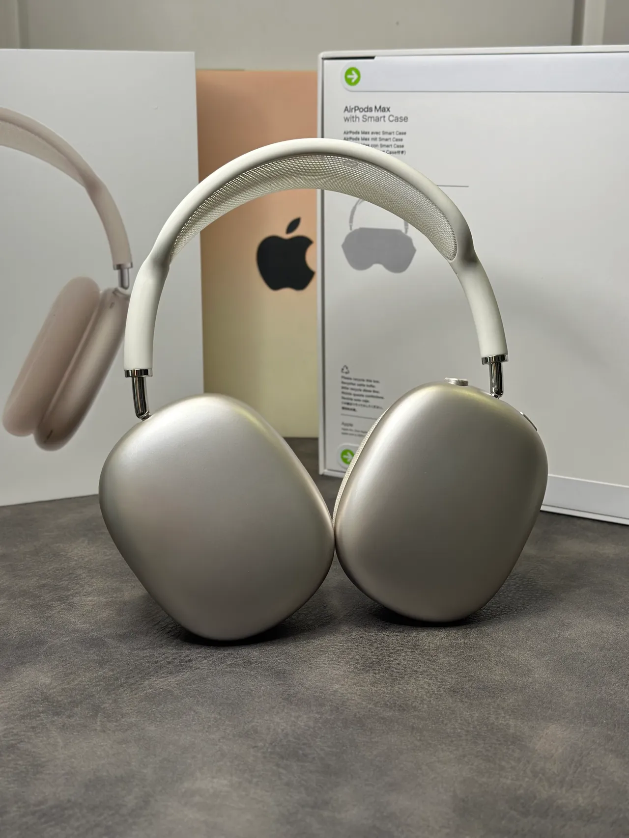 Apple AirPods Max White Over-Ear Headphones 11