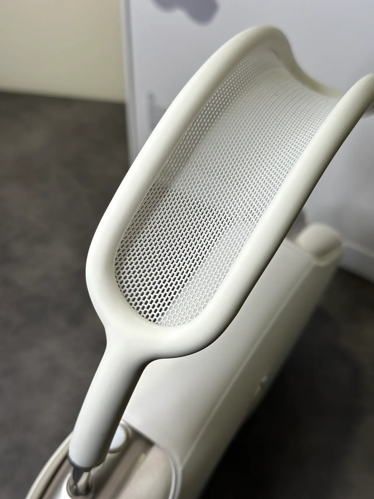 Apple AirPods Max White Over-Ear Headphones 12