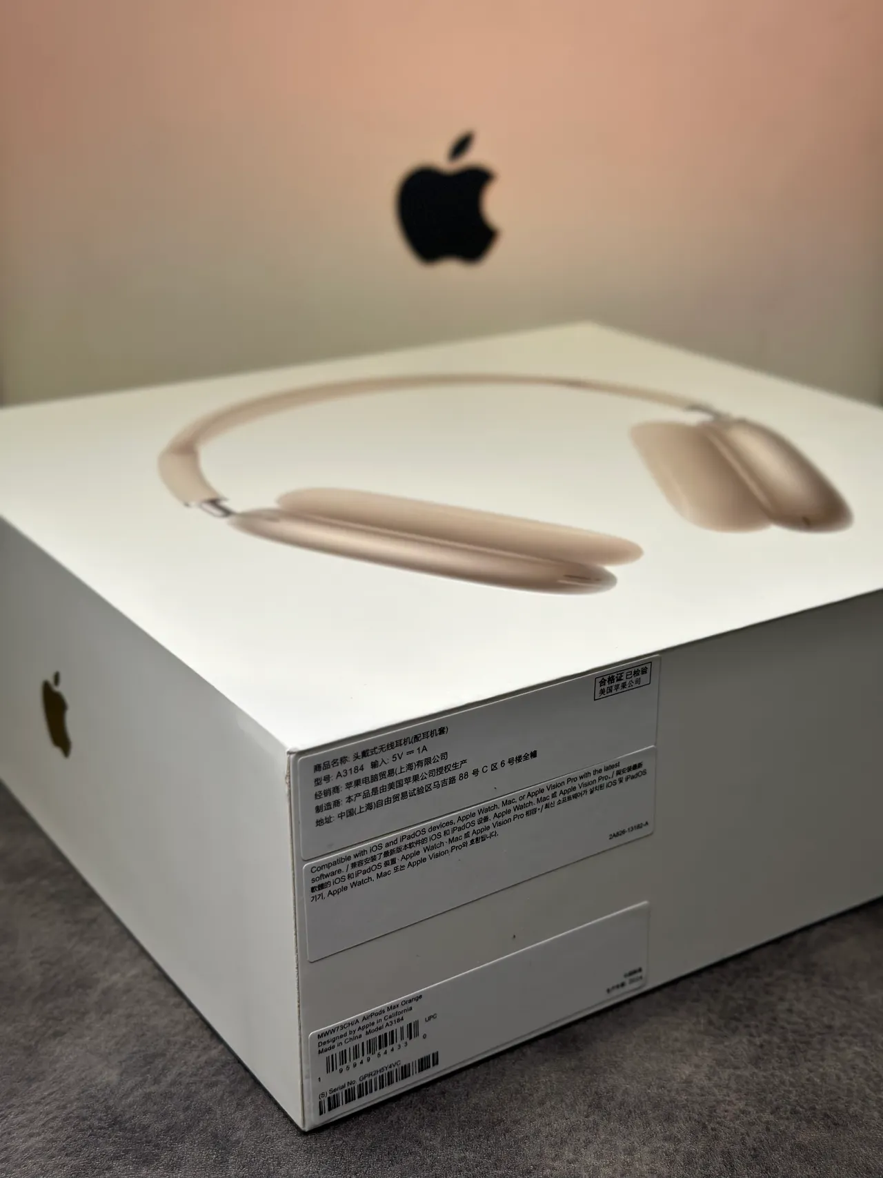 Apple AirPods Max White Over-Ear Headphones 13