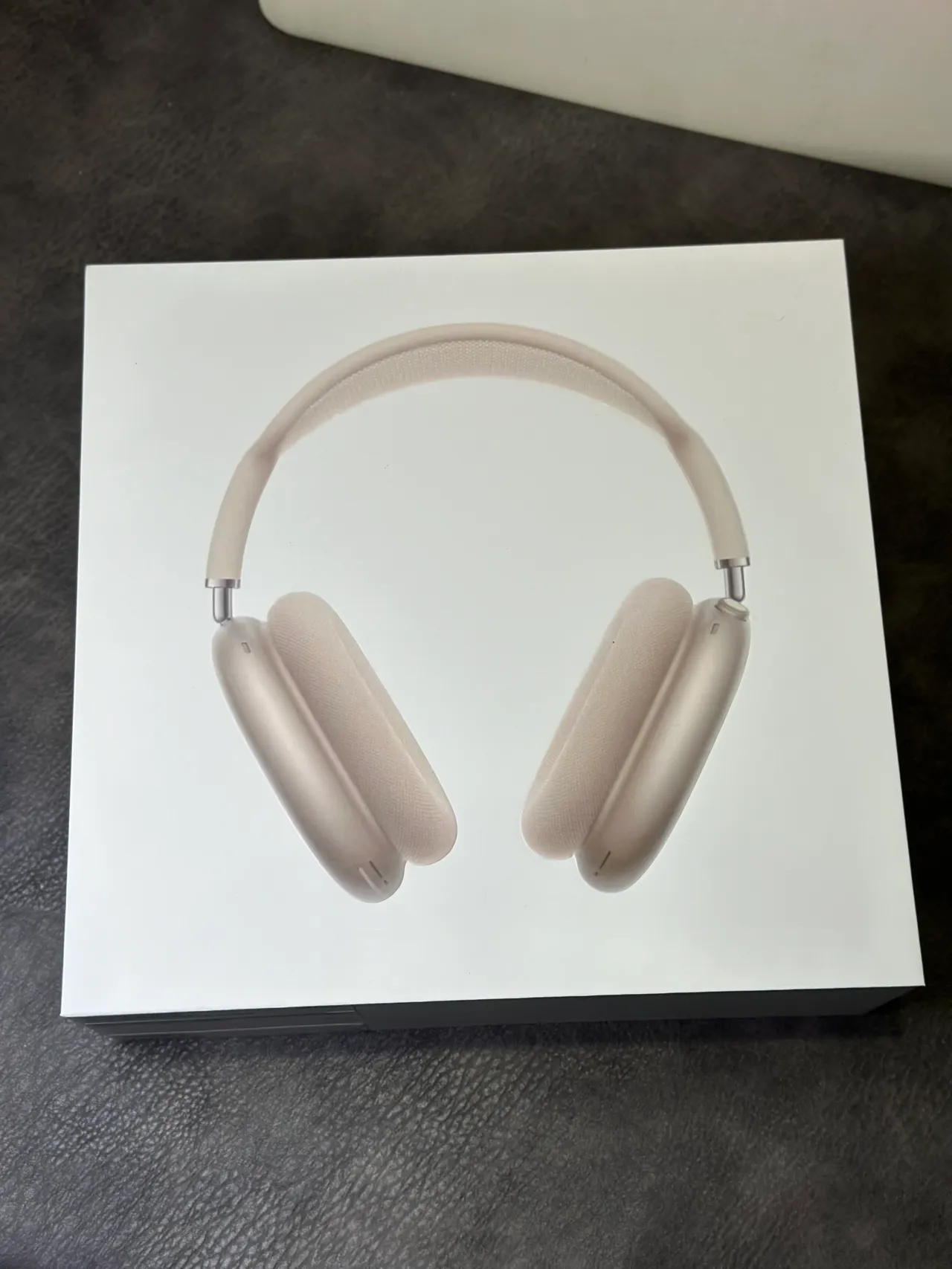 Apple AirPods Max White Over-Ear Headphones 14