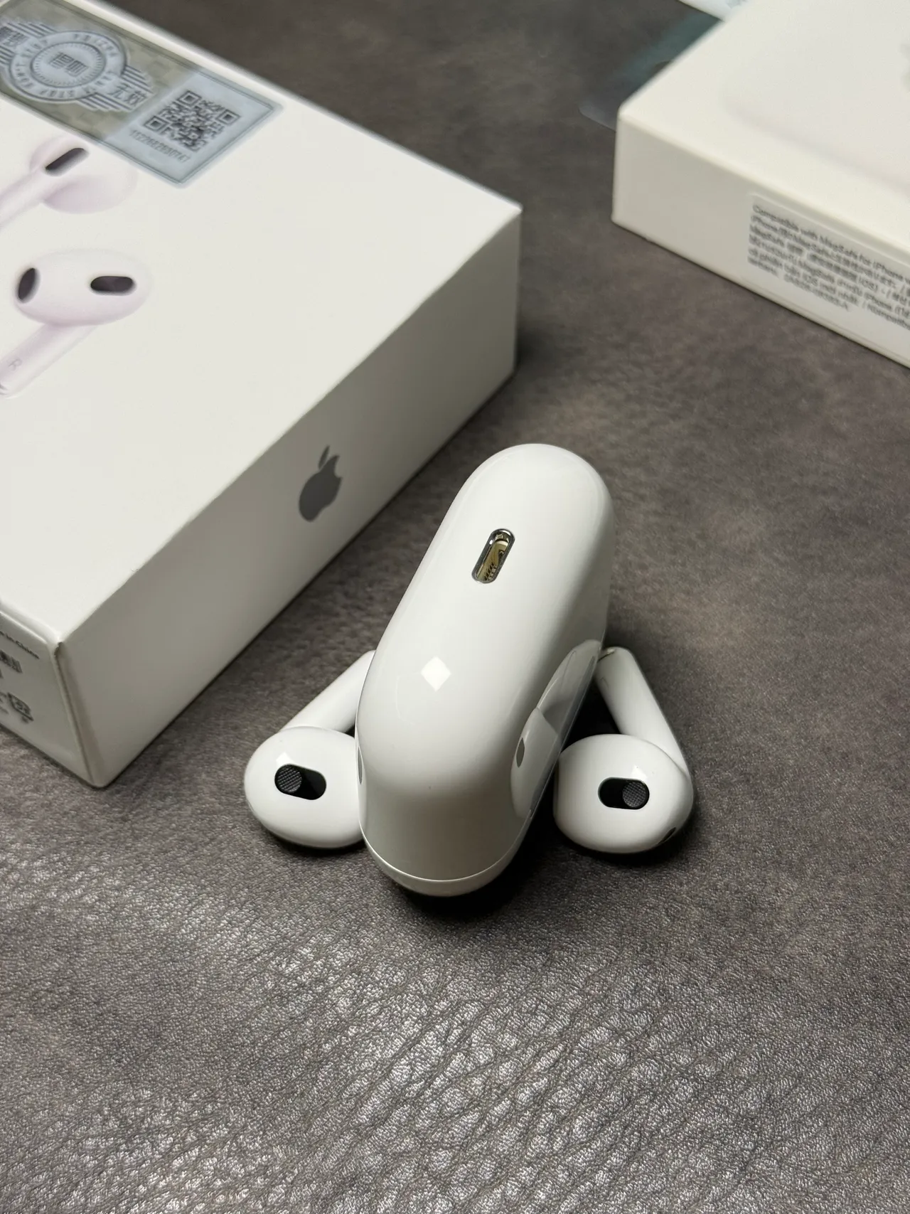 Apple AirPods White Black Stem-Style Matte Finish TWS Earbuds 3