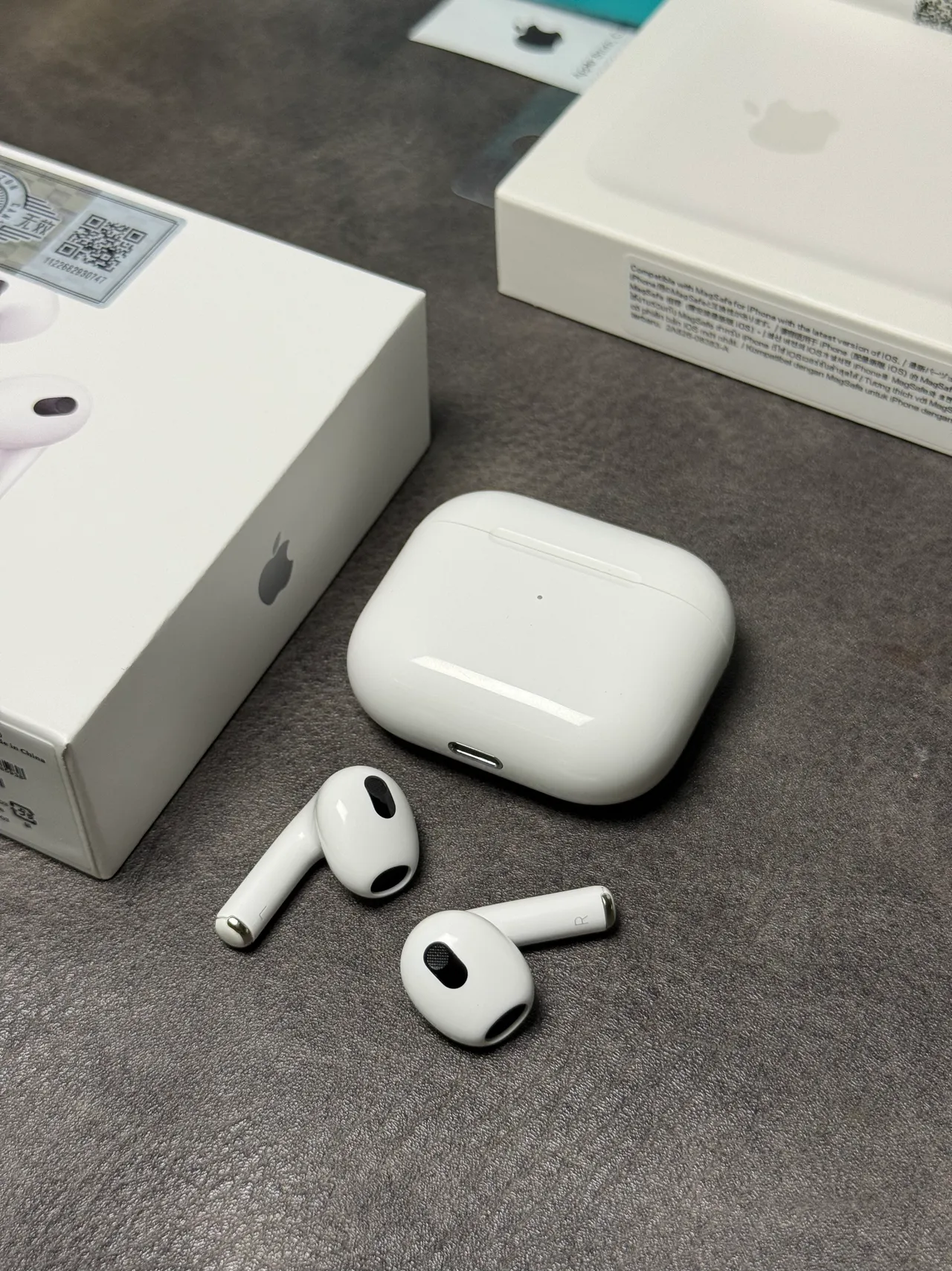 Apple AirPods White Black Stem-Style Matte Finish TWS Earbuds 10