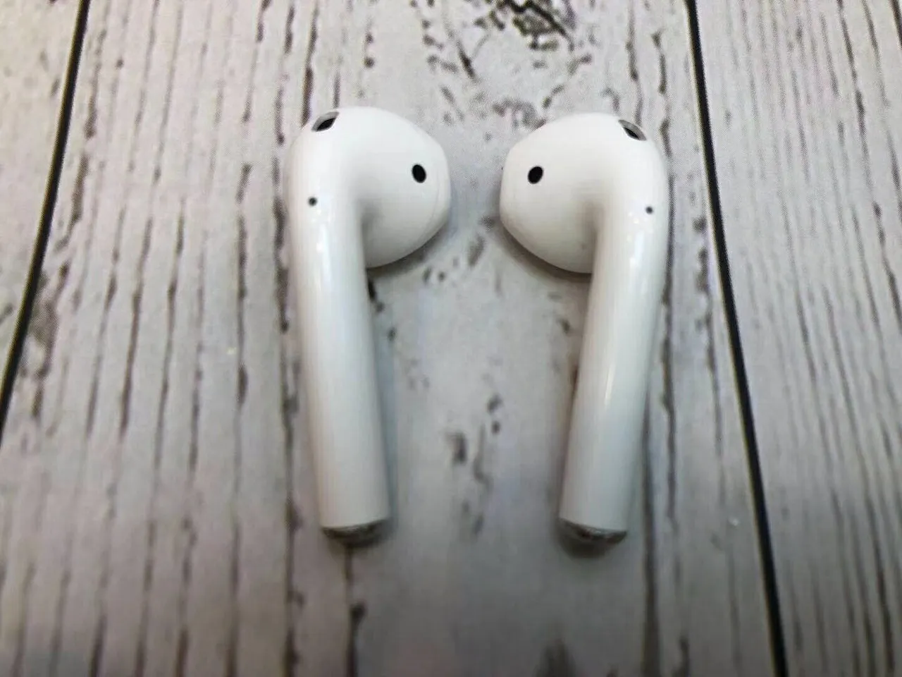 Apple AirPods White Short-Stem Open-Fit TWS Earbuds 4