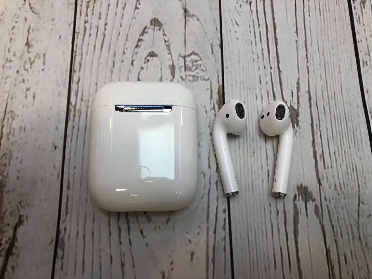 Apple AirPods White Short-Stem Open-Fit TWS Earbuds 8