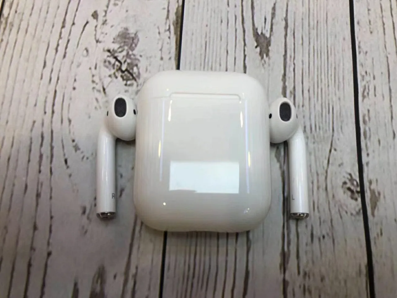 Apple AirPods White Short-Stem Open-Fit TWS Earbuds 9
