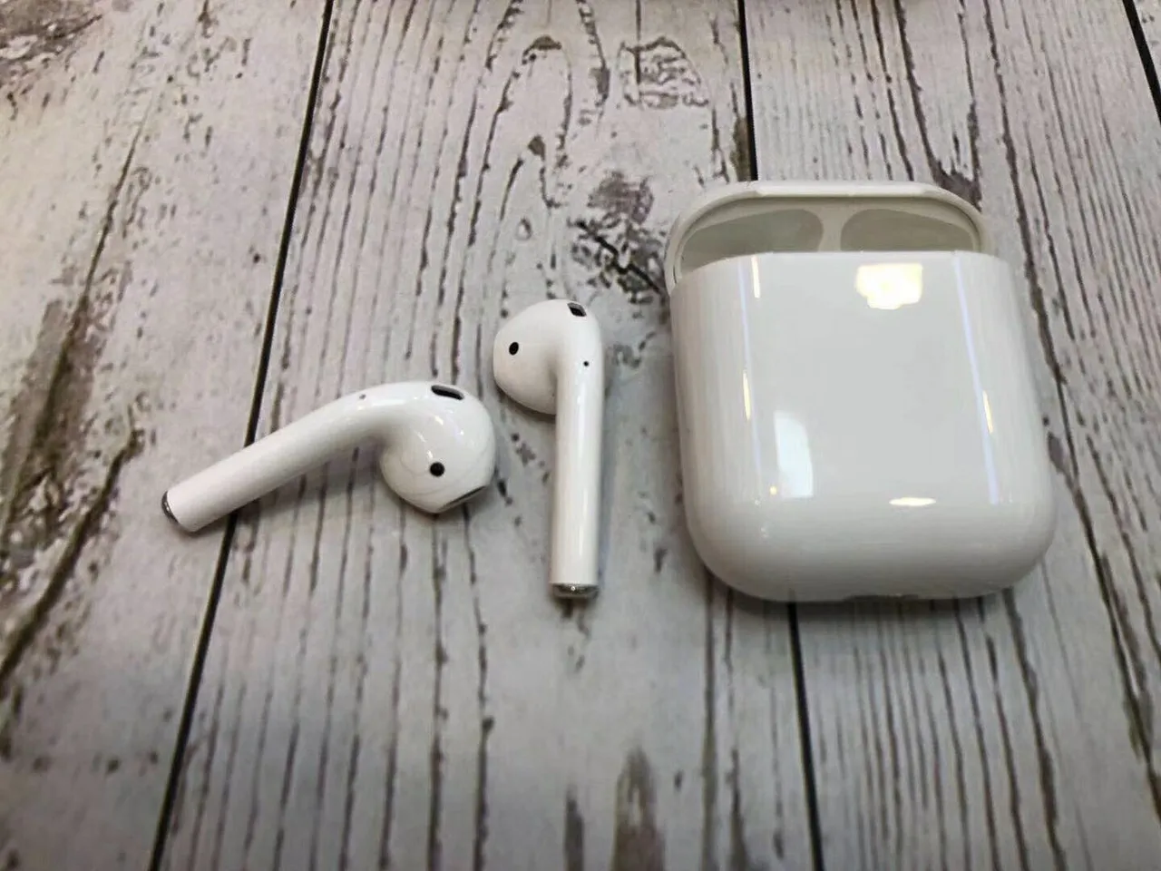 Apple AirPods White Short-Stem Open-Fit TWS Earbuds 10