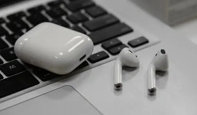 Apple AirPods White Short-Stem Open-Fit TWS Earbuds 14