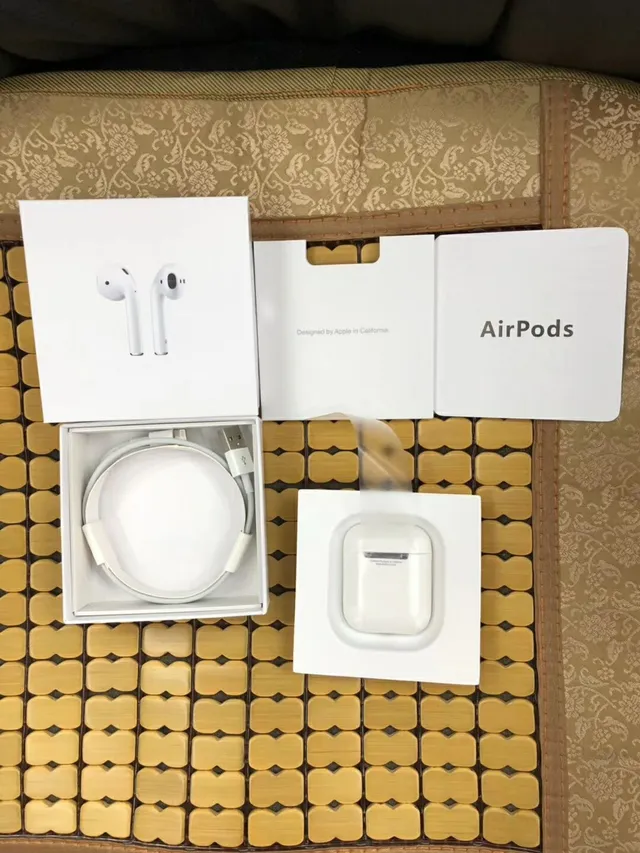 Apple AirPods White Short-Stem Open-Fit TWS Earbuds 18