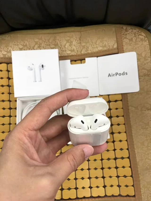 Apple AirPods White Short-Stem Open-Fit TWS Earbuds 19