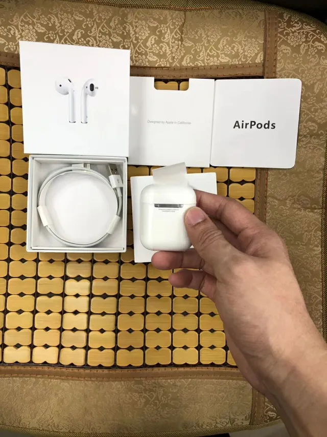 Apple AirPods White Short-Stem Open-Fit TWS Earbuds 20