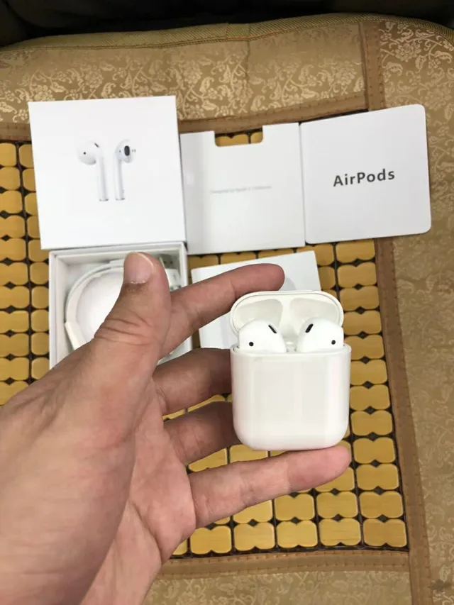 Apple AirPods White Short-Stem Open-Fit TWS Earbuds 22