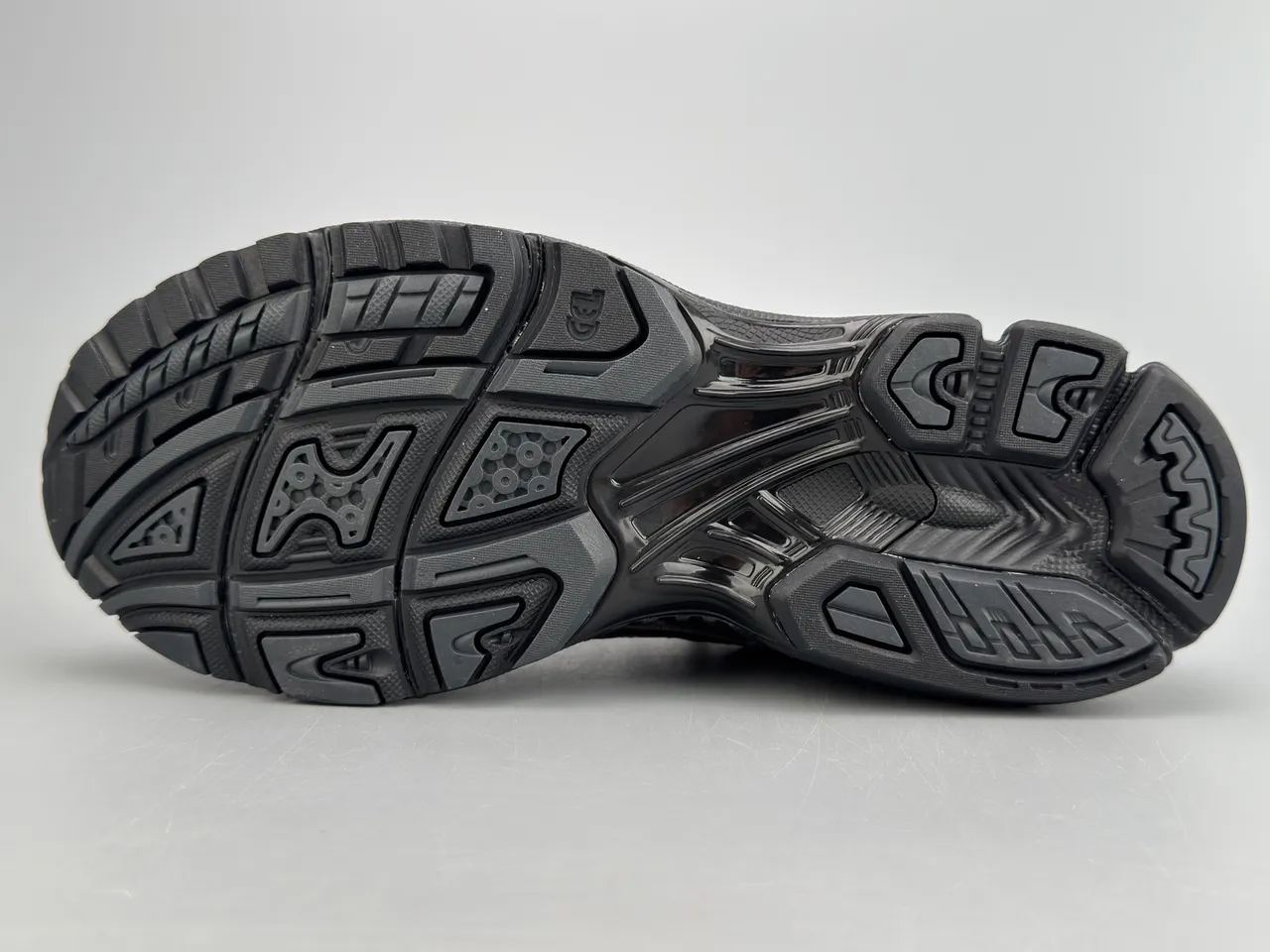 ASICS Gel-Kayano Tênis de corrida preto monocromo 6