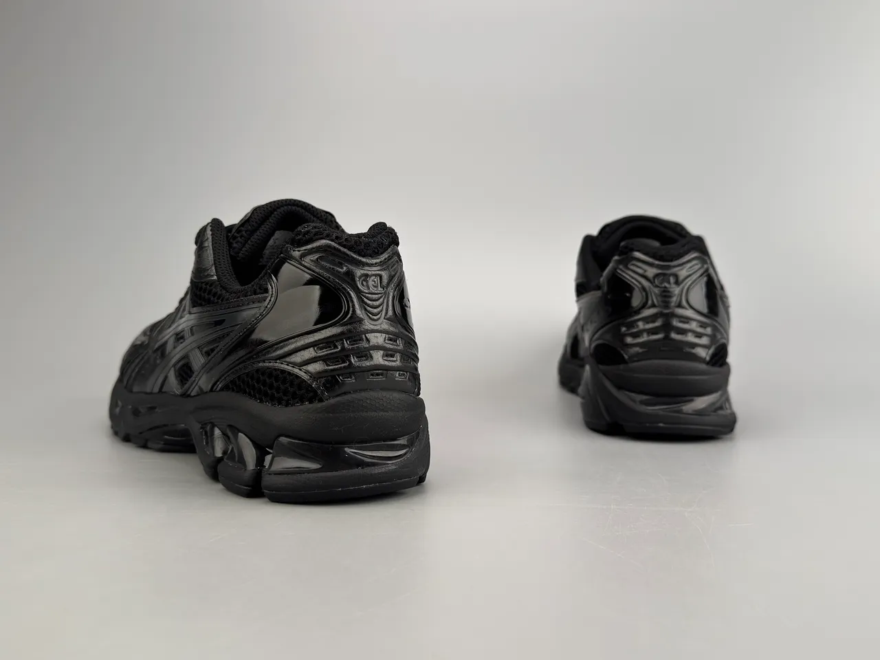 ASICS Gel-Kayano Tênis de corrida preto monocromo 8