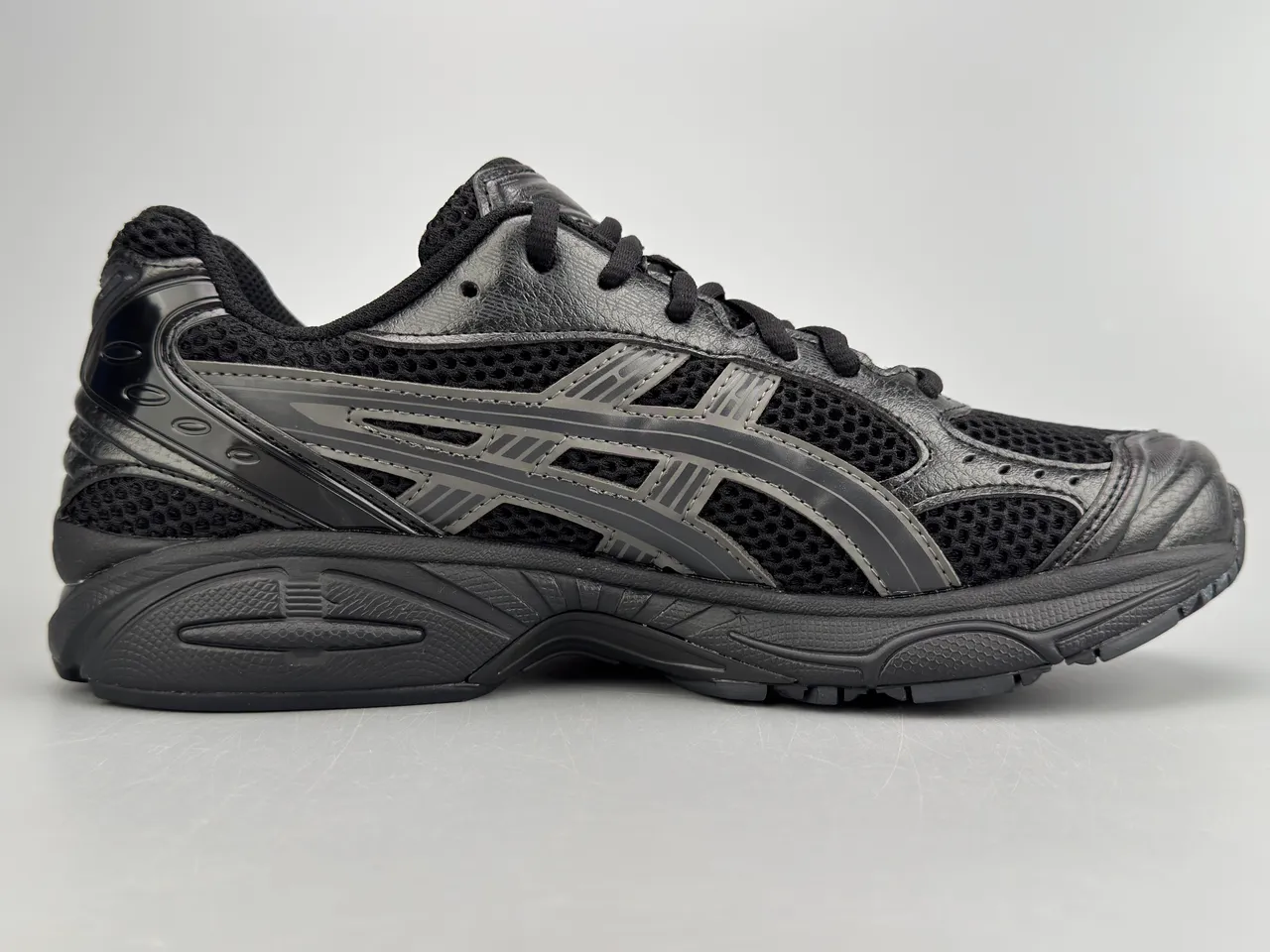 ASICS Gel-Kayano Tênis de corrida preto monocromo 10