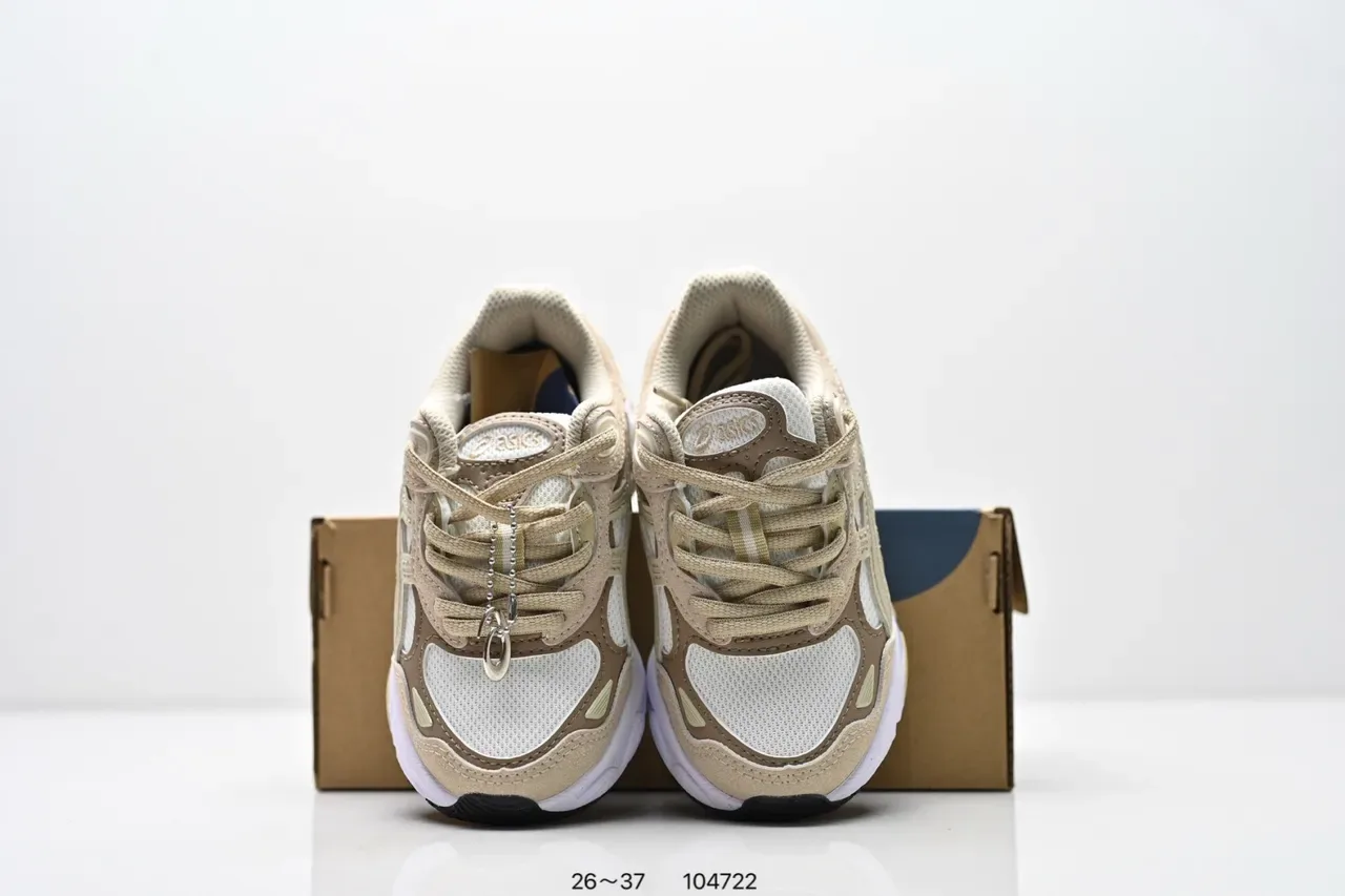 ASICS Gel-Kayano Preto Branco Prata tênis lifestyle 19