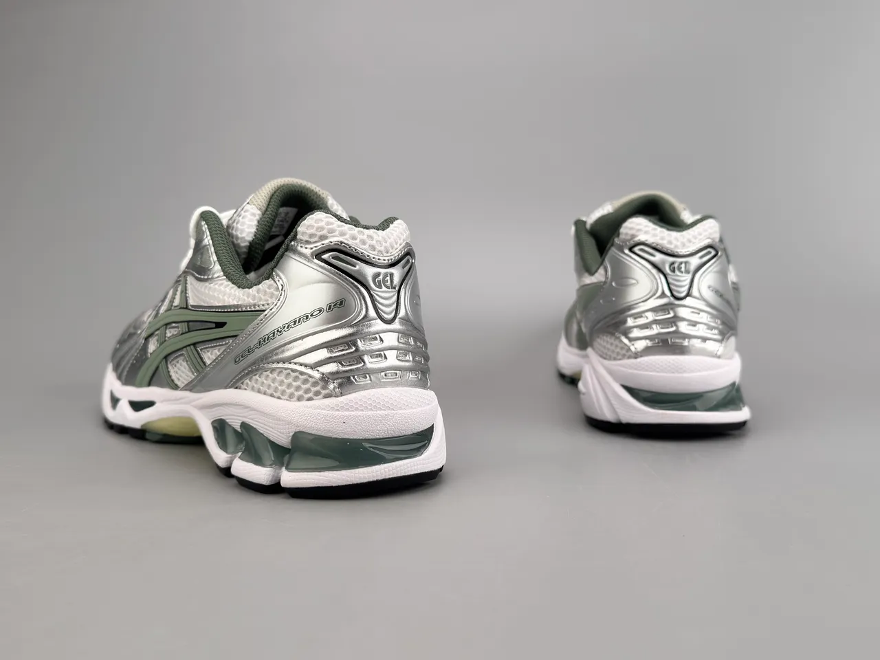 ASICS Gel-Kayano Chaussures de Running Argent et Vert Olive 6