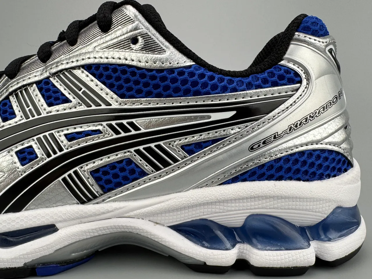 ASICS Gel-Kayano Silver and Royal Blue Tênis de corrida 3