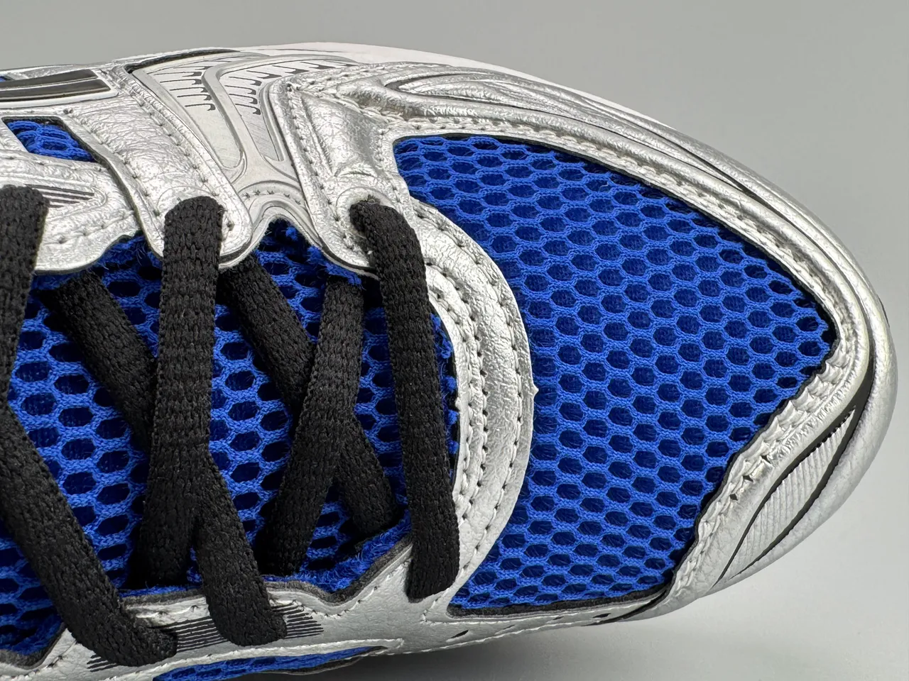 ASICS Gel-Kayano Silver and Royal Blue Tênis de corrida 4