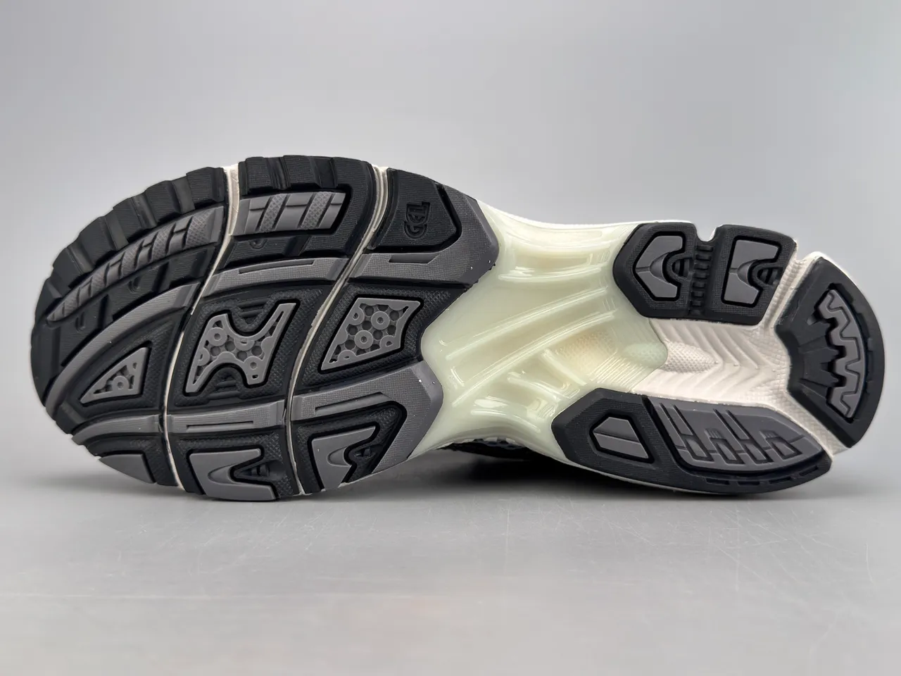 ASICS Gel-Kayano Silver Metallic Running Shoes 8