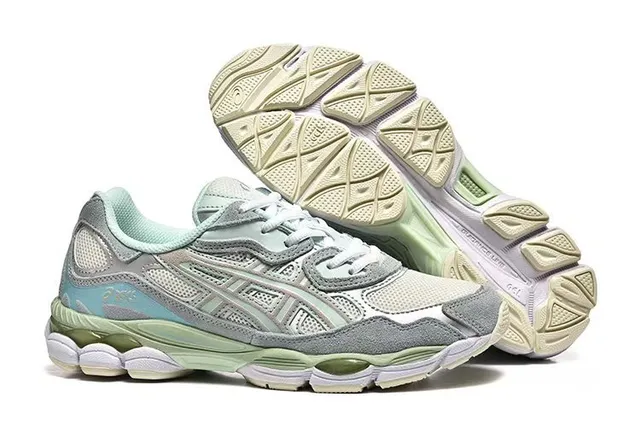 ASICS Chaussures de course gris vert avec upper hybride en malla synthétique en cage mesh-suede en couches 4