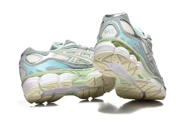 ASICS Chaussures de course gris vert avec upper hybride en malla synthétique en cage mesh-suede en couches 5