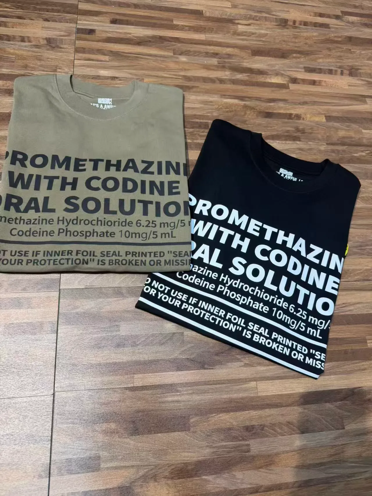 Camiseta gráfica Awake NY com rótulo farmacêutico 9