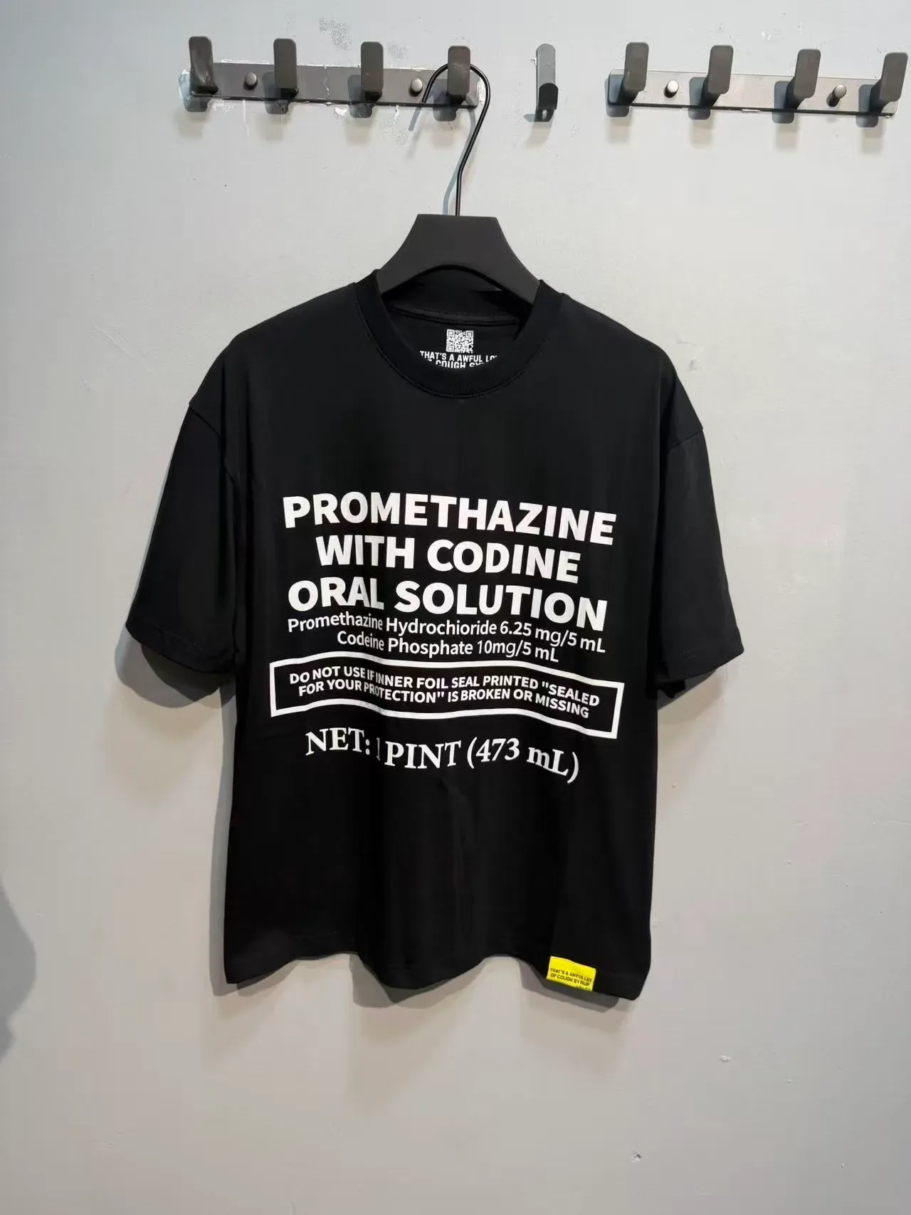 Camiseta gráfica Awake NY com rótulo farmacêutico 11