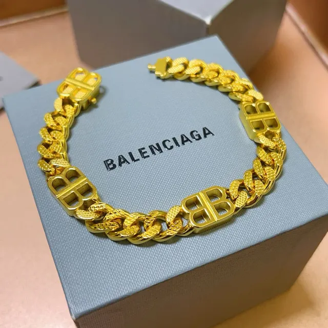 Balenciaga BB Chain Doré Curb-Link Bracelet 5