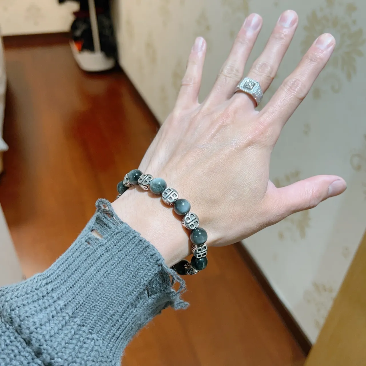Balenciaga BB Logo Bracelet إسورة رمادي فضي مرصعة حجر ماربل 4