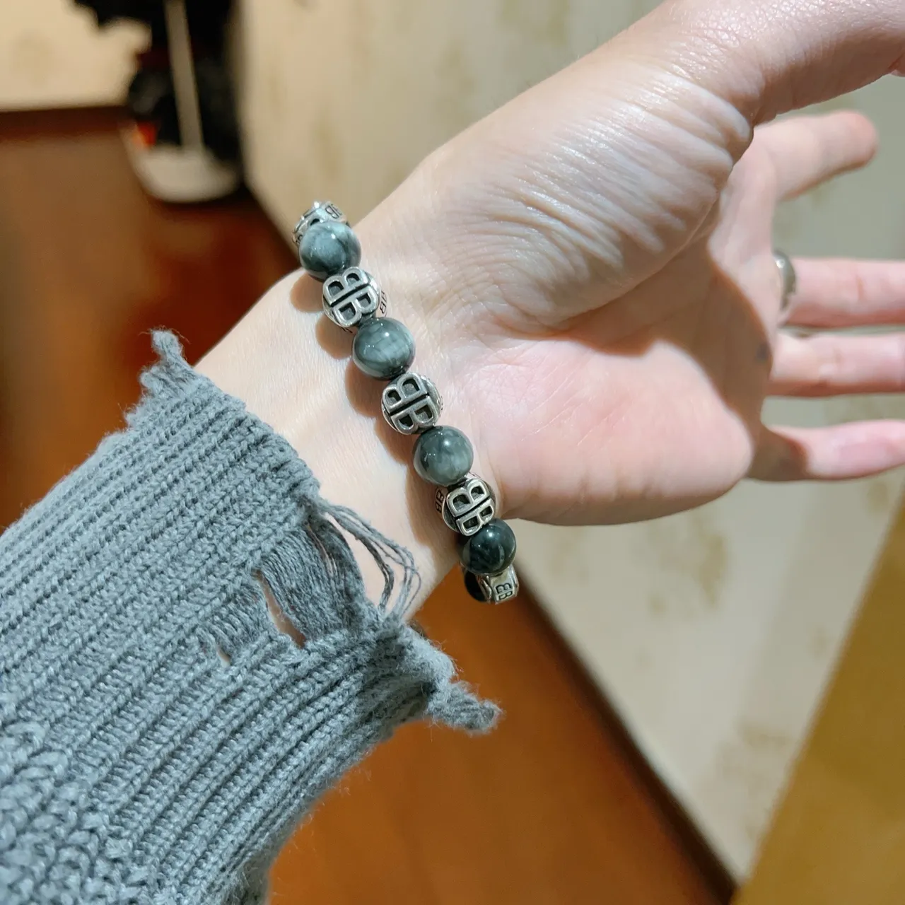 Balenciaga BB Logo Bracelet إسورة رمادي فضي مرصعة حجر ماربل 7