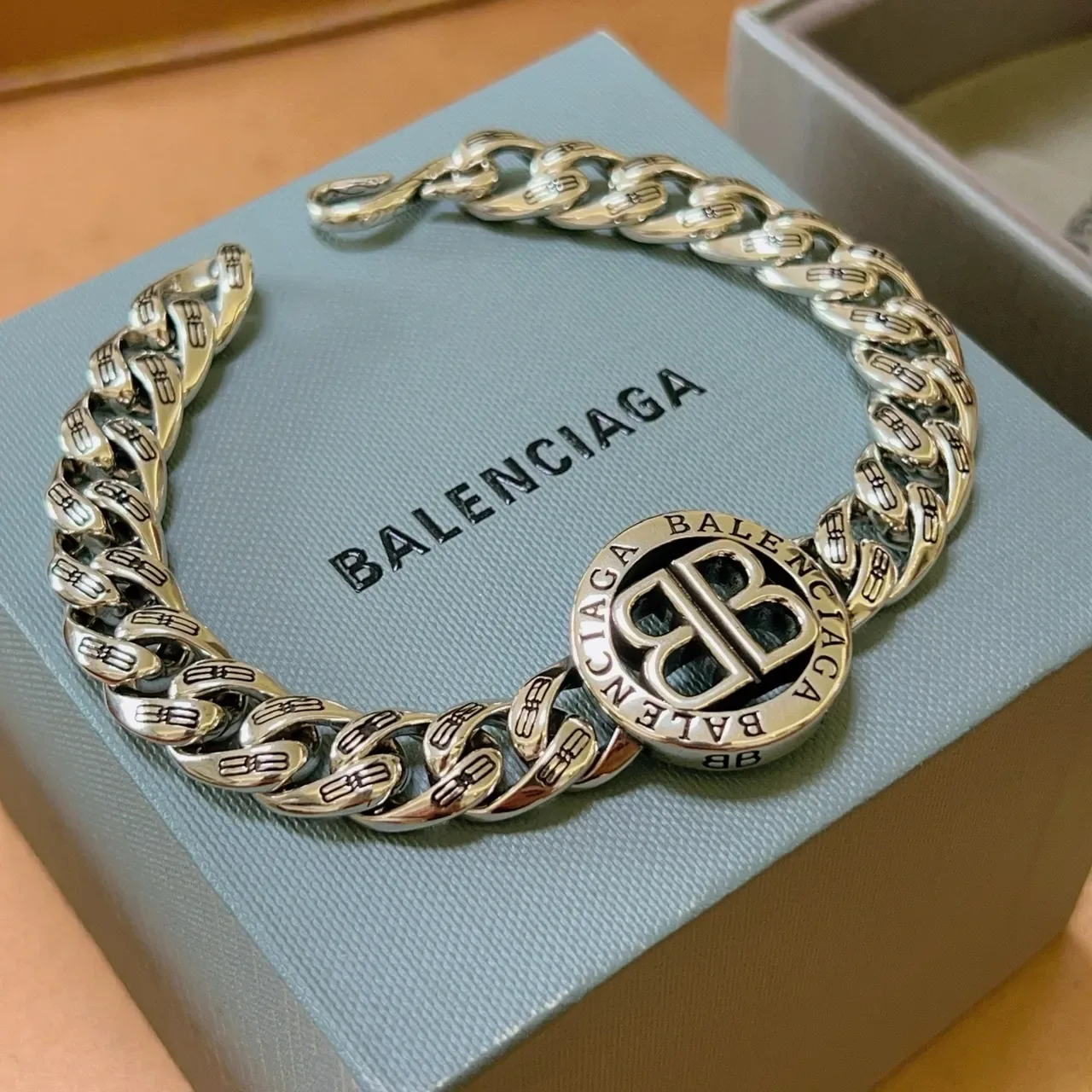 Pulseira Balenciaga BB Logo Corrente Chunky Curb-Link Prateada 3