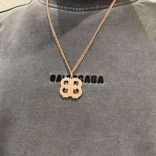 قلادة بالنسقاجا BB Monogram كيرب لينك لون ذهبي وردي