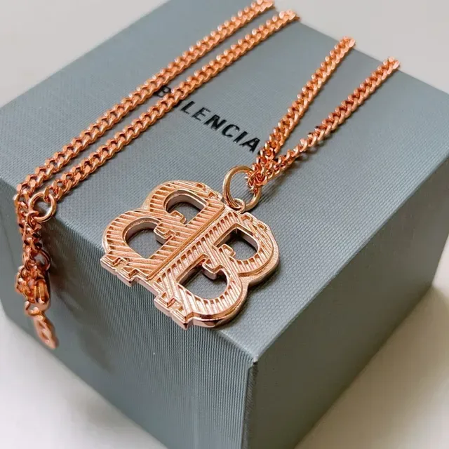 Collier Balenciaga BB Monogram chaîne curb-link ton or rose 5