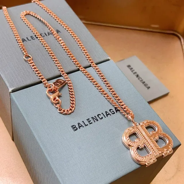 Collier Balenciaga BB Monogram chaîne curb-link ton or rose 6