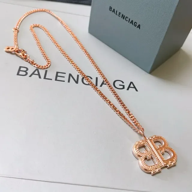 Collier Balenciaga BB Monogram chaîne curb-link ton or rose 9