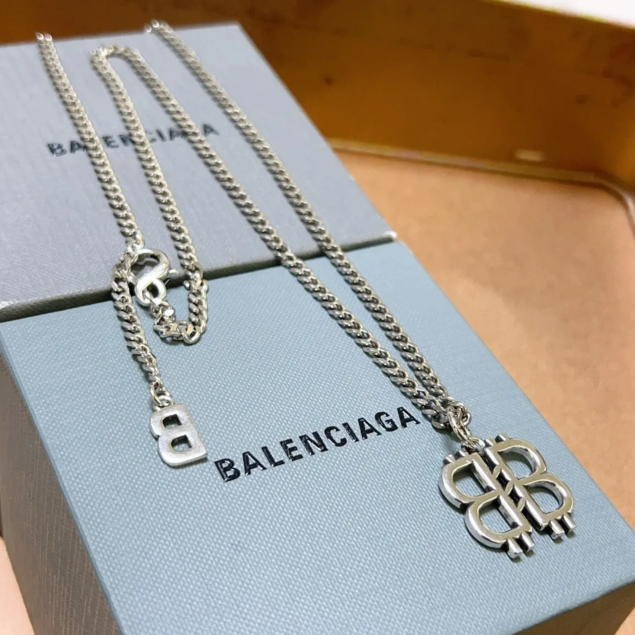 Colar Balenciaga BB Corrente Curb Prata Logo Interconectado 4